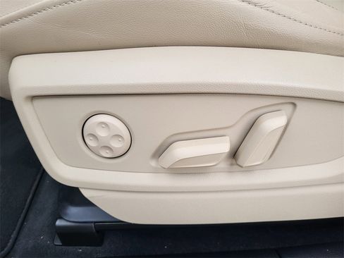 Certified 2025 Audi Q5 2.0T Premium image 11