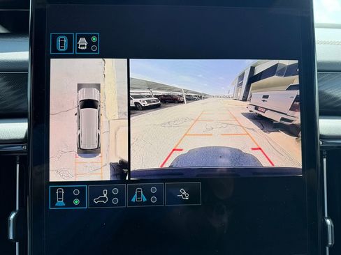 Used 2025 GMC Yukon XL AT4 image 12