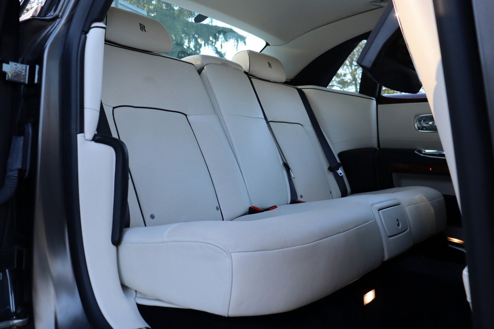 Used 2014 Rolls-Royce Ghost RWD image 26