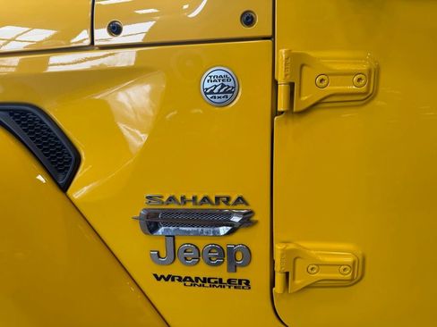 Used 2019 Jeep Wrangler Unlimited Sahara w/ Uconnect 4C Nav & Sound Group image 6