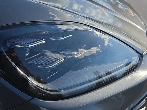 Used 2025 Porsche Cayenne image 15