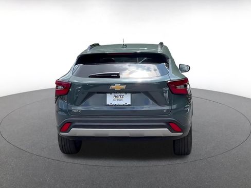 Used 2025 Chevrolet Trax LT w/ LT Convenience Package FWD image 10