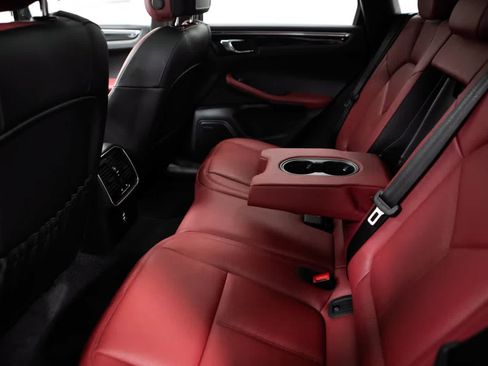 Certified 2026 Porsche Macan AWD/4WD image 36