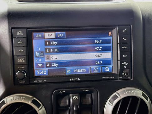 Used 2012 Jeep Wrangler Unlimited Sahara w/ Connectivity Group AWD/4WD image 15