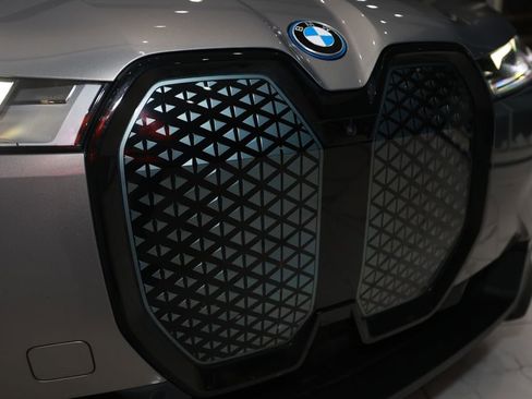 Used 2024 BMW iX xDrive50 w/ Premium Package image 54