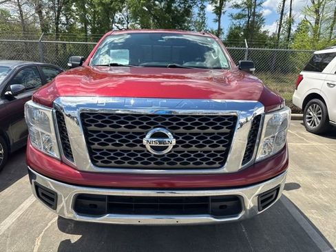 Used 2017 Nissan Titan SV image 5