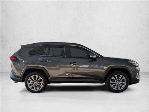 Used 2023 Toyota RAV4 XLE Premium image 4
