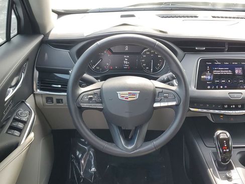Used 2020 Cadillac XT4 Premium Luxury image 18