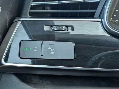 Used 2022 Audi Q8 Premium w/ Convenience Package AWD/4WD image 27