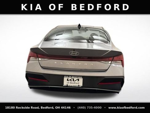 Used 2025 Hyundai Elantra SEL FWD image 7