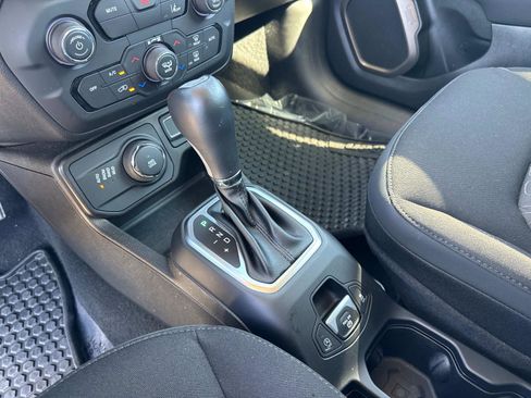 Certified 2023 Jeep Renegade Latitude AWD/4WD image 25
