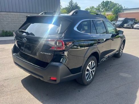 Used 2023 Subaru Outback Premium AWD/4WD image 5