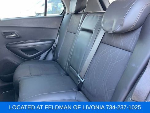 Used 2022 Chevrolet Trax LT w/ LT Convenience Package image 9