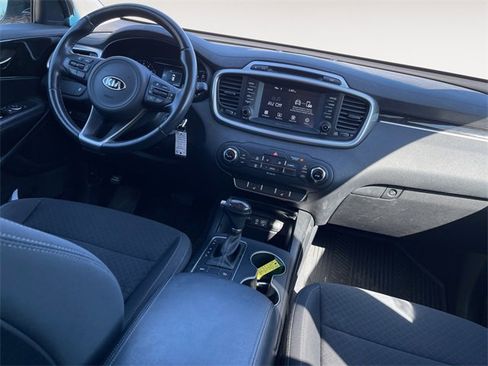 Used 2018 Kia Sorento LX image 10