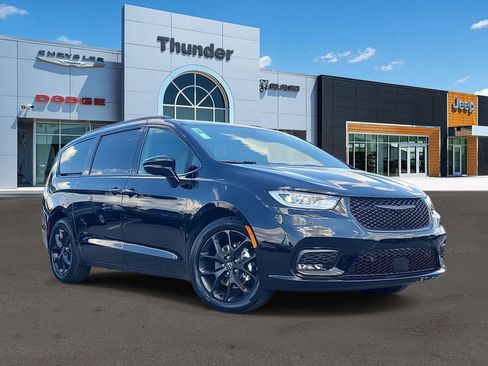 New 2026 Chrysler Pacifica Select w/ S Appearance Package FWD image 1