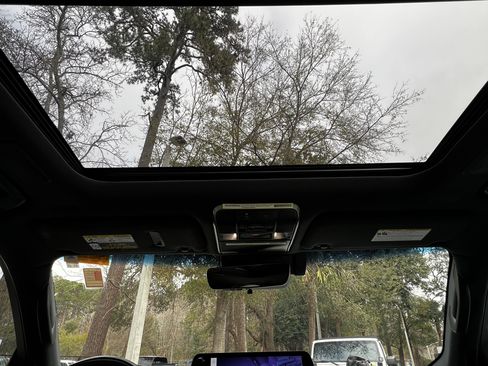 Used 2022 Lexus LX 600 4WD w/ Accessory Package (Z1) image 39