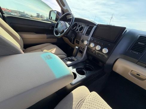 Used 2012 Toyota Tundra 4x4 CrewMax w/ SR5 Pkg image 8