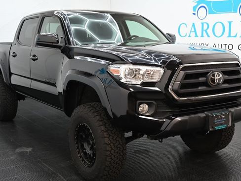 Used 2020 Toyota Tacoma SR5 AWD/4WD image 2
