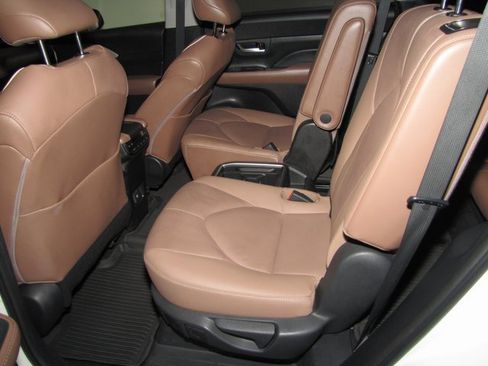 Used 2024 Toyota Grand Highlander Platinum image 13