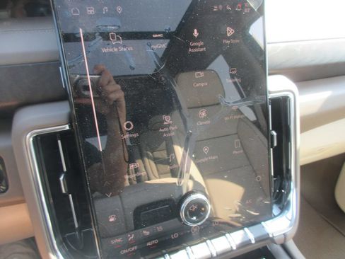 New 2026 GMC Yukon Denali w/ Denali Reserve Package AWD/4WD image 19