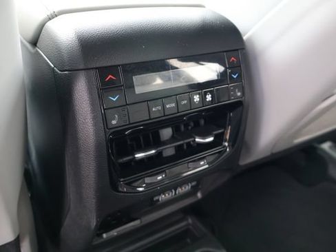 Used 2023 Jeep Grand Cherokee L Overland w/ Luxury Tech Group IV RWD image 8