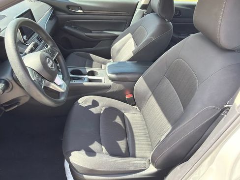Used 2025 Nissan Altima 2.5 SV FWD image 9