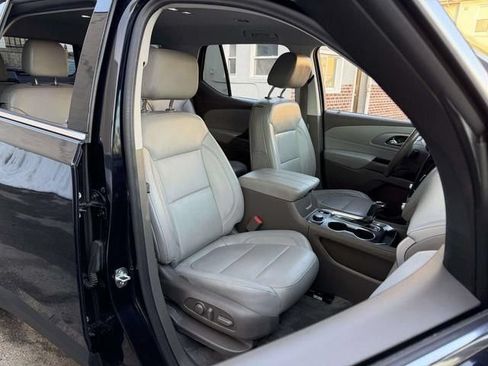 Used 2020 Chevrolet Traverse LT w/ Driver Confidence II Package AWD/4WD image 14