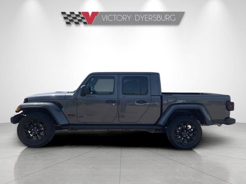 New 2025 Jeep Gladiator Sport image 5