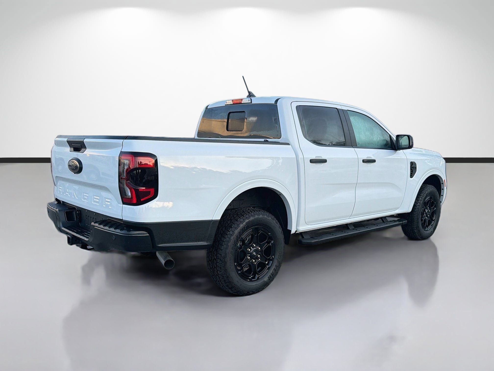 Used 2025 Ford Ranger XLT w/ Black Appearance Package RWD image 3