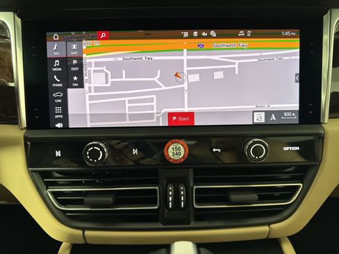 Certified 2025 Porsche Macan image 19