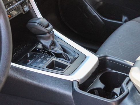 Used 2021 Toyota RAV4 XLE image 19