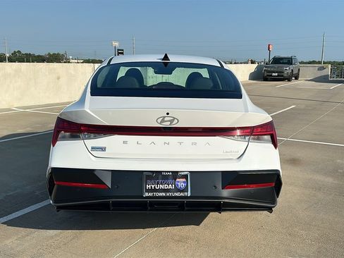 Used 2024 Hyundai Elantra Limited FWD image 12