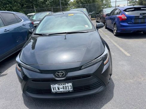 Used 2024 Toyota Corolla LE FWD image 2