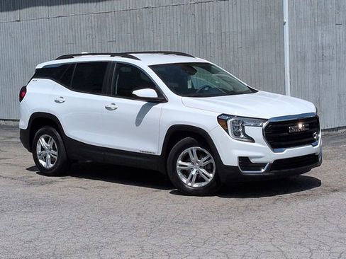 Used 2023 GMC Terrain SLE w/ Driver Convenience Package FWD image 11