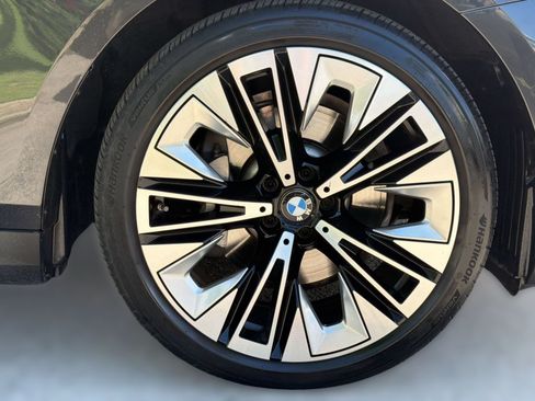 Used 2024 BMW 530i w/ Premium Package RWD image 12