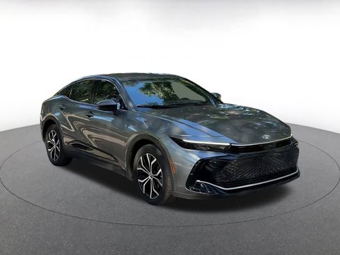 Used 2025 Toyota Crown XLE image 3