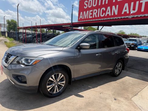 Used 2019 Nissan Pathfinder S AWD/4WD image 2
