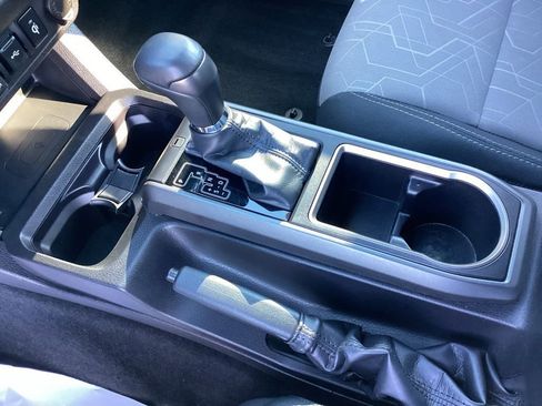 Used 2022 Toyota Tacoma TRD Sport image 32