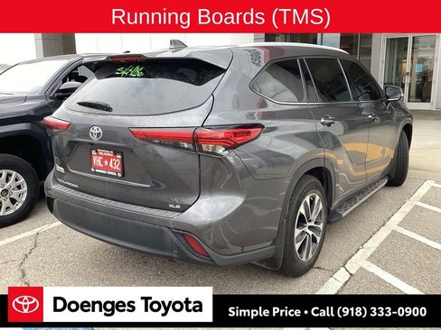 Used 2022 Toyota Highlander XLE image 8