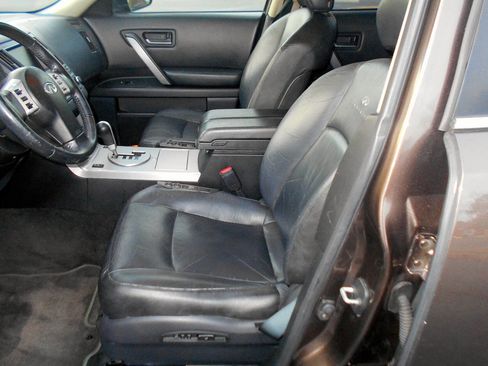 Used 2004 INFINITI FX45 AWD w/ Technology Pkg image 9