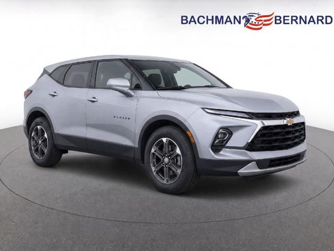 Used 2025 Chevrolet Blazer LT FWD image 1