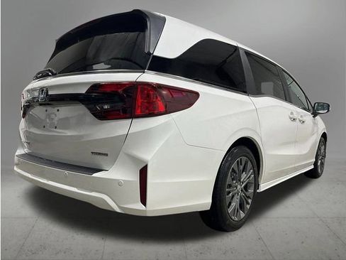 New 2026 Honda Odyssey Touring image 5