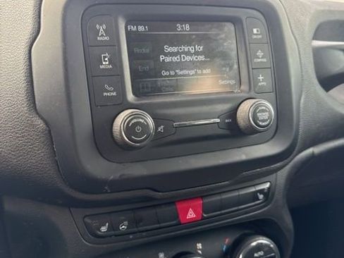 Used 2016 Jeep Renegade Latitude image 17