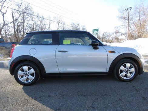 Used 2015 MINI Cooper 2-Door Hardtop image 4