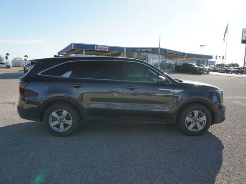 Used 2024 Kia Sorento LX image 4