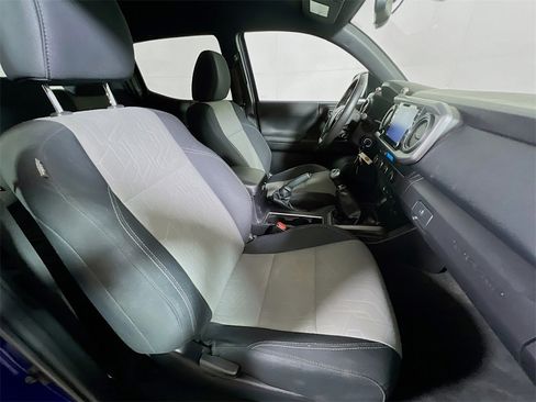 Certified 2022 Toyota Tacoma TRD Off-Road image 25