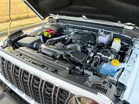 New 2025 Jeep Gladiator Sport image 25