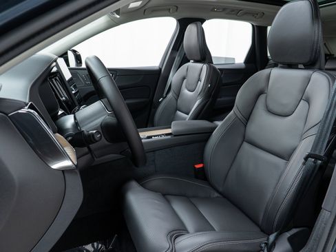 New 2026 Volvo XC60 B5 Ultra w/ Climate Package image 13