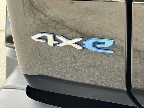 Used 2022 Jeep Wrangler Unlimited Sahara w/ Cold Weather Group image 35