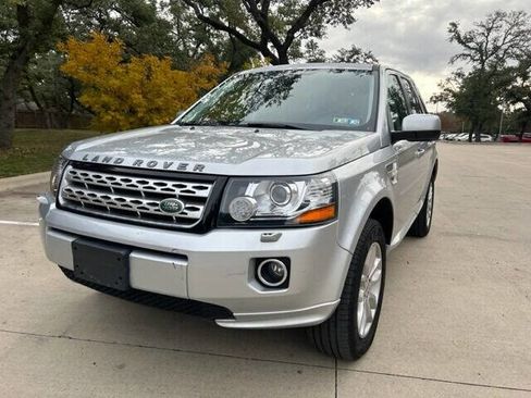 Used 2013 Land Rover LR2 HSE image 3